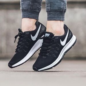 Men’s Nike Air Zoom Pegasus 33 - Black & White - Size 9